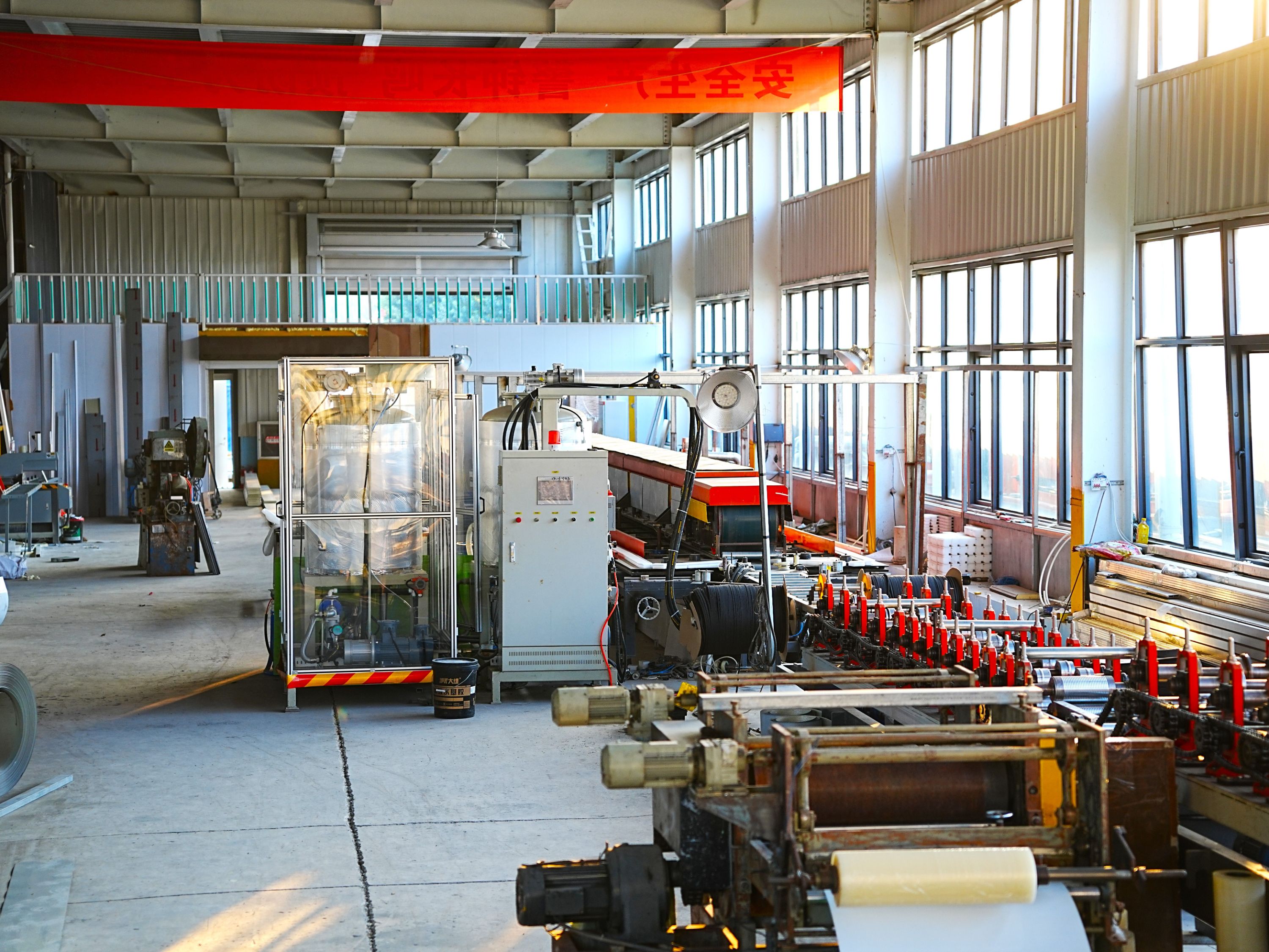 Discover the Top 10 Stack Door Factories: Quality Manufacturers Leading the Industry